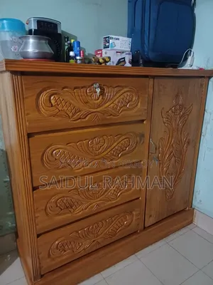 Teak wood wardrobe for urgent sale, size 4.5/5 feet.