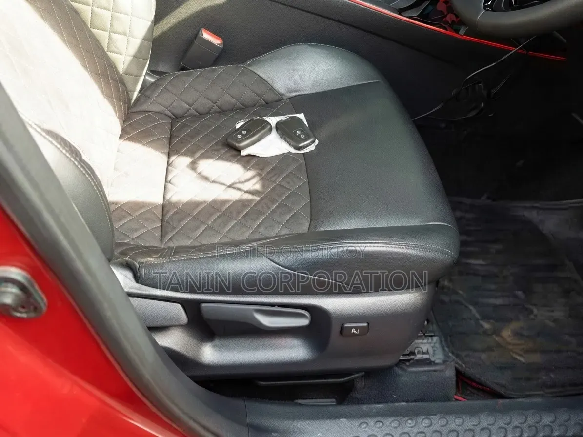 Toyota C-HR 2022 Red