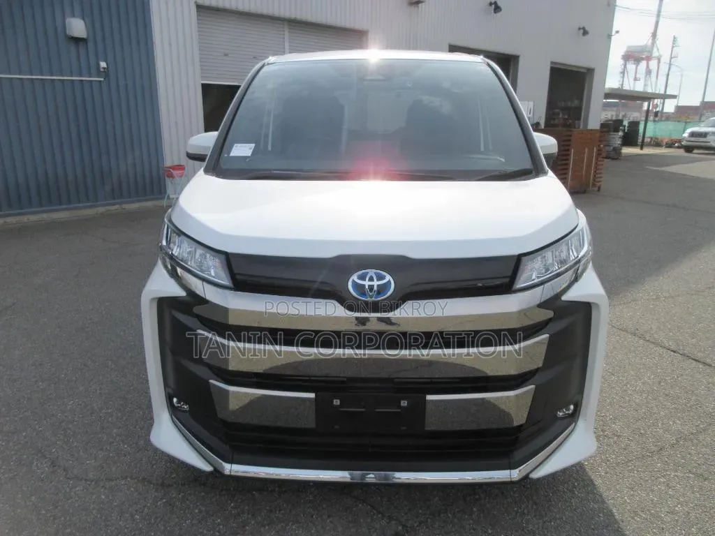Toyota Noah 2022 White