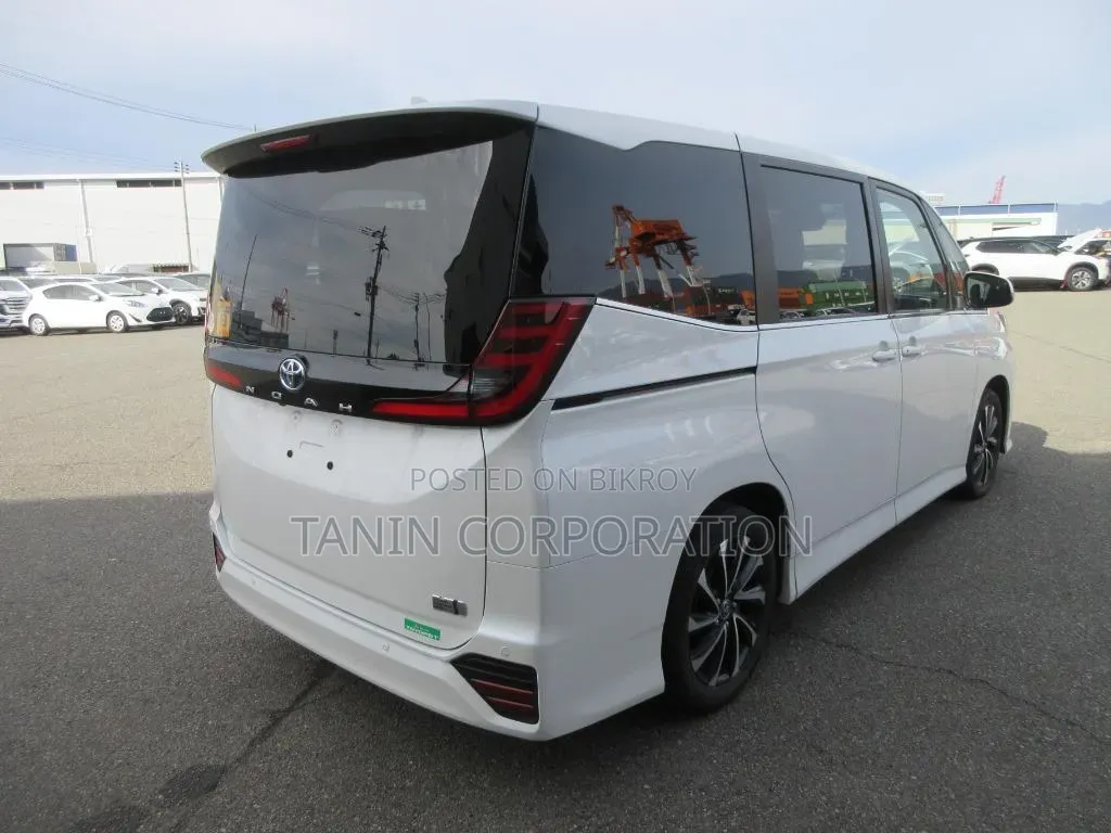 Toyota Noah 2022 White