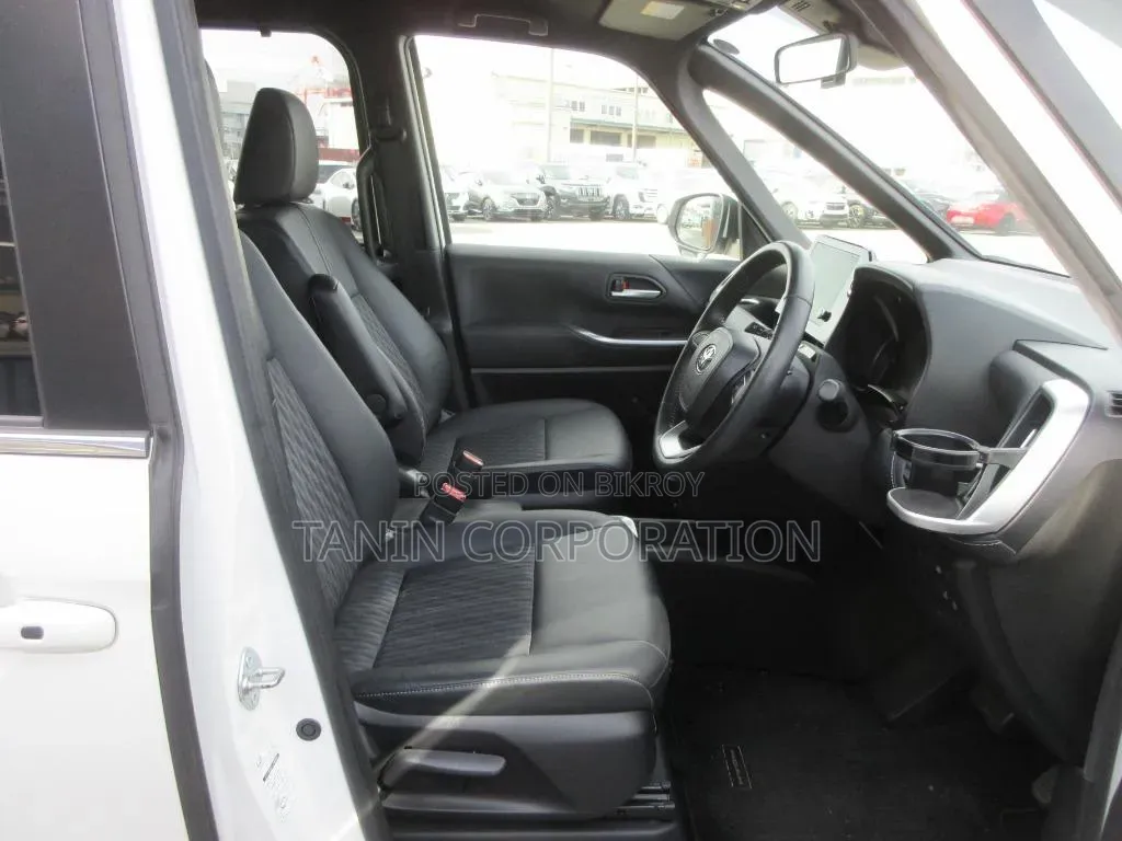 Toyota Noah 2022 White