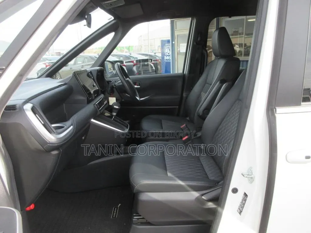 Toyota Noah 2022 White