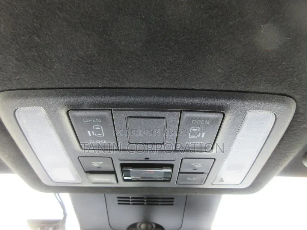 Toyota Noah 2022 White