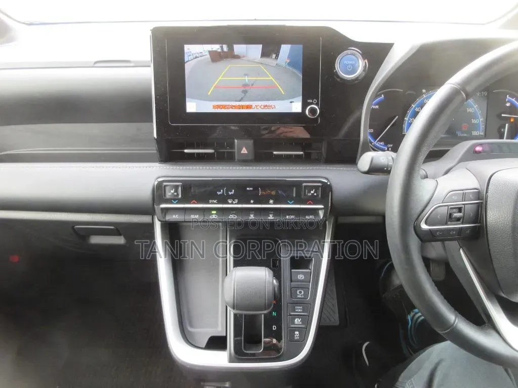 Toyota Noah 2022 White