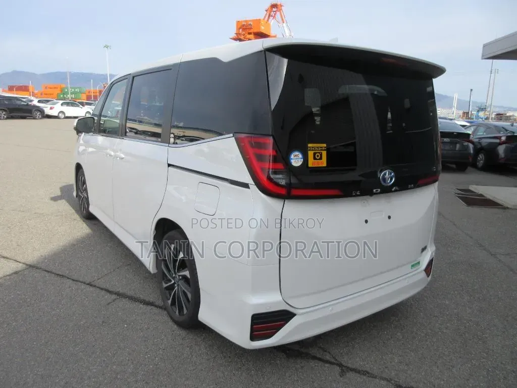 Toyota Noah 2022 White
