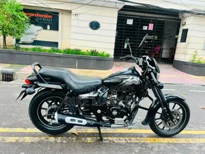 বাজাজ অ্যাভেঞ্জার ১৬০ স্ট্রিট ২০২২ কালো