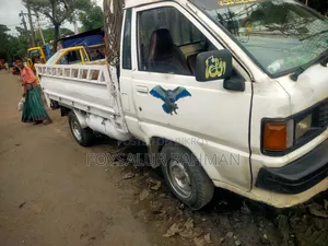 টয়োটা লাইটএইস পিক আপ ১৯৯৫ সাদা