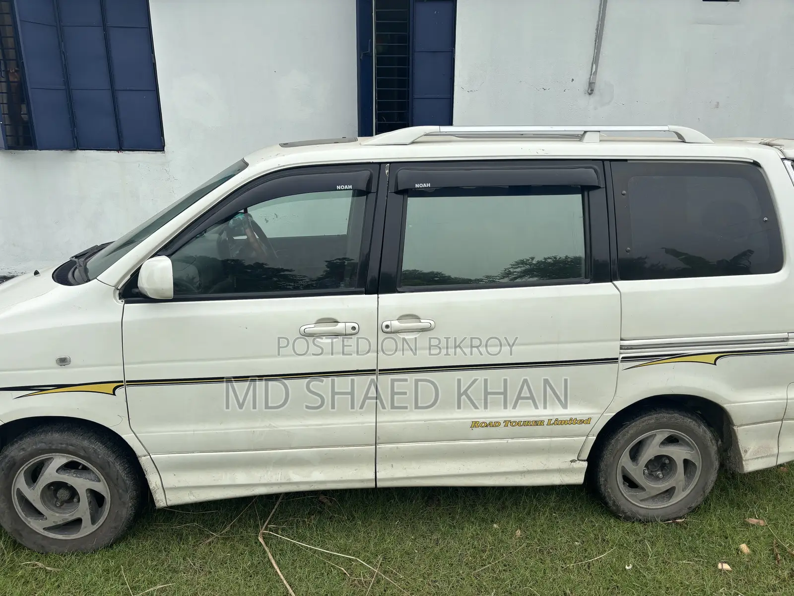 Toyota Noah 2.0 All-Wheel Drive (8 Seater) 2001 White