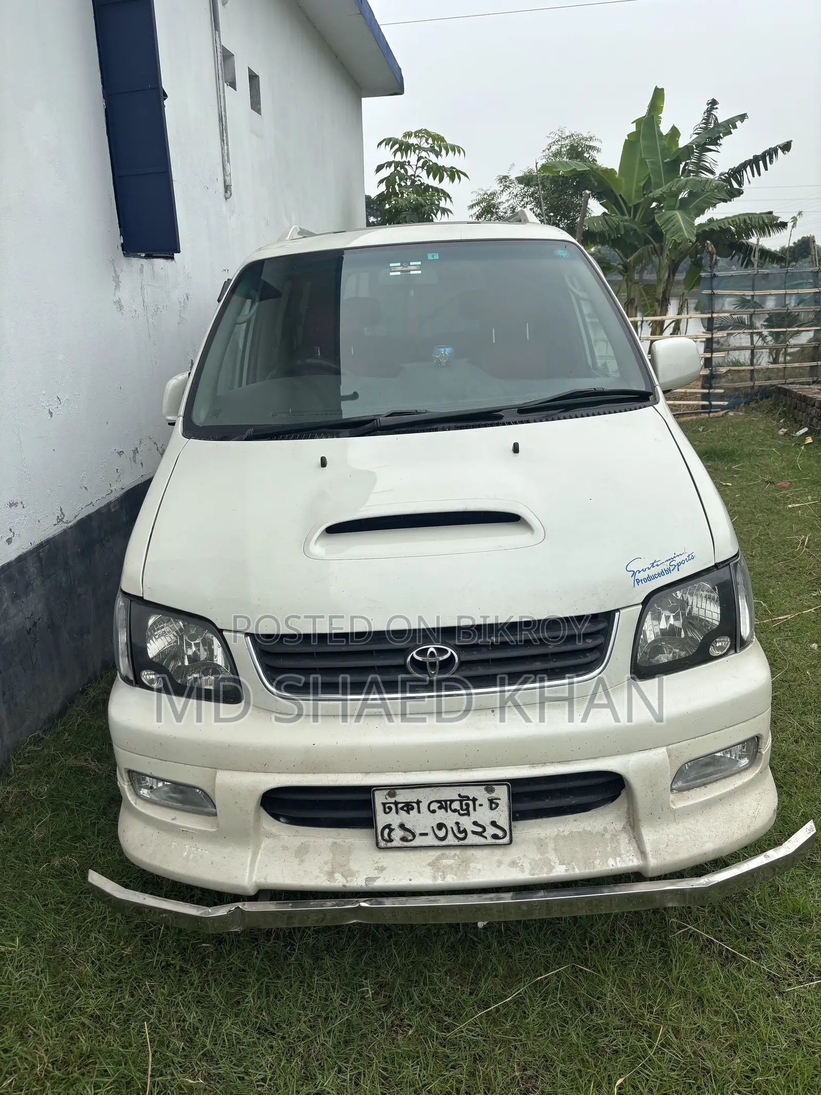 Toyota Noah 2.0 All-Wheel Drive (8 Seater) 2001 White