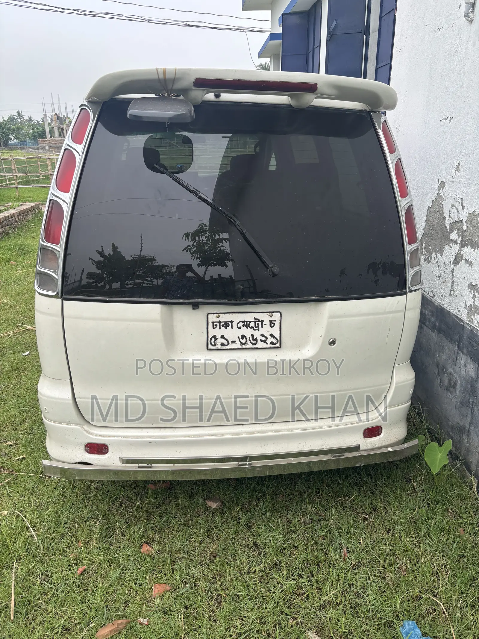 Toyota Noah 2.0 All-Wheel Drive (8 Seater) 2001 White