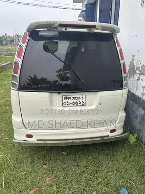 Toyota Noah 2.0 All-Wheel Drive (8 Seater) 2001 White