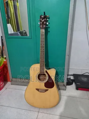 ইয়ামাহা এফএস১০০সি অ্যাকোস্টিক গিটার