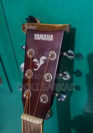 ইয়ামাহা এফএস১০০সি অ্যাকোস্টিক গিটার