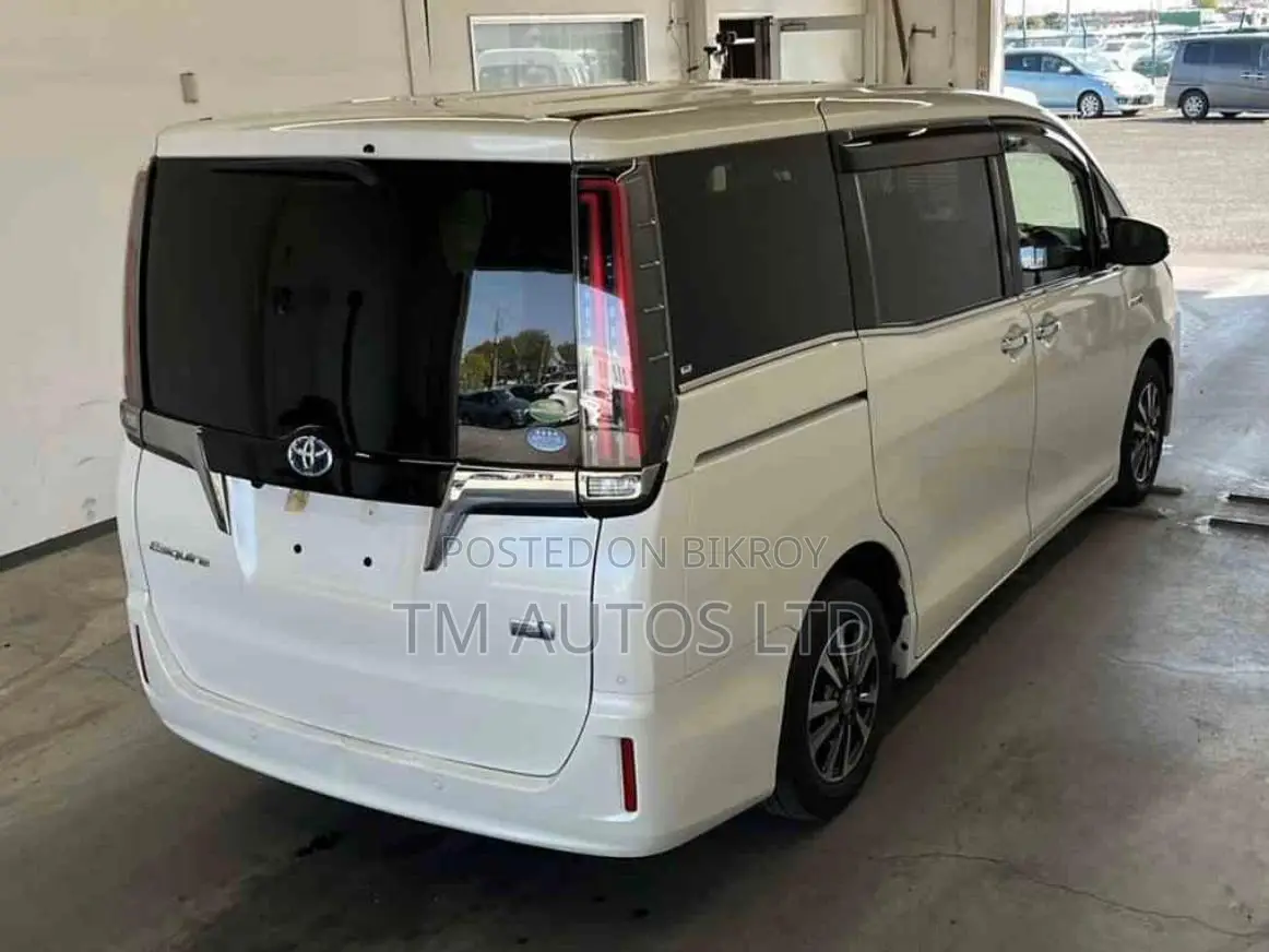Toyota Esquire 1.8 Front Wheel Drive Hybrid (7 seater) 2020 White