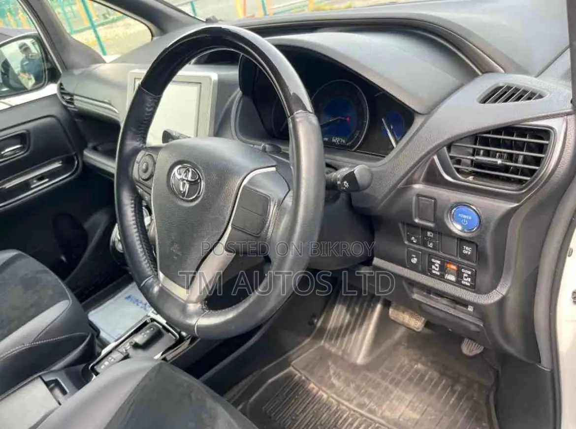 Toyota Esquire 1.8 Front Wheel Drive Hybrid (7 seater) 2020 White