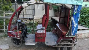 Li Auto L6 2025 Maroon