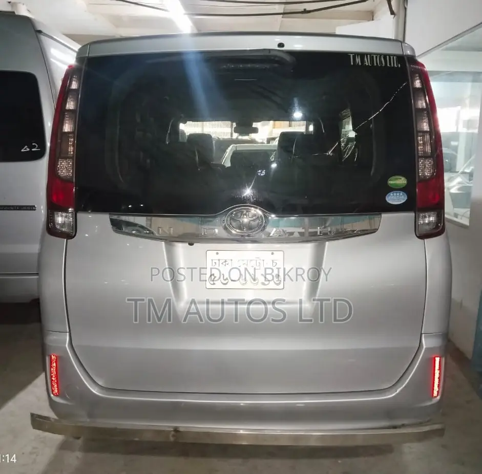 Toyota Noah 2017 Silver