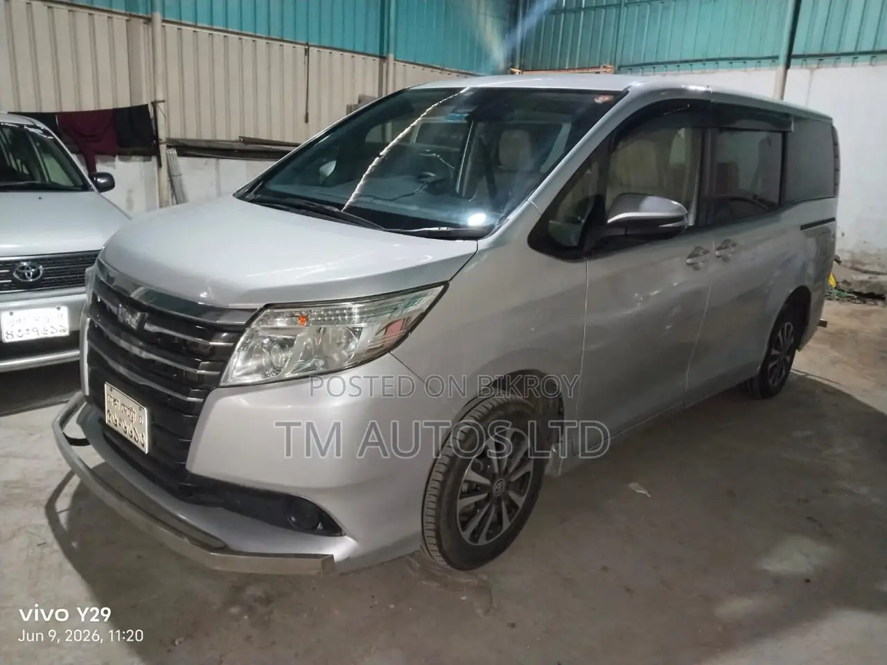 Toyota Noah 2017 Silver