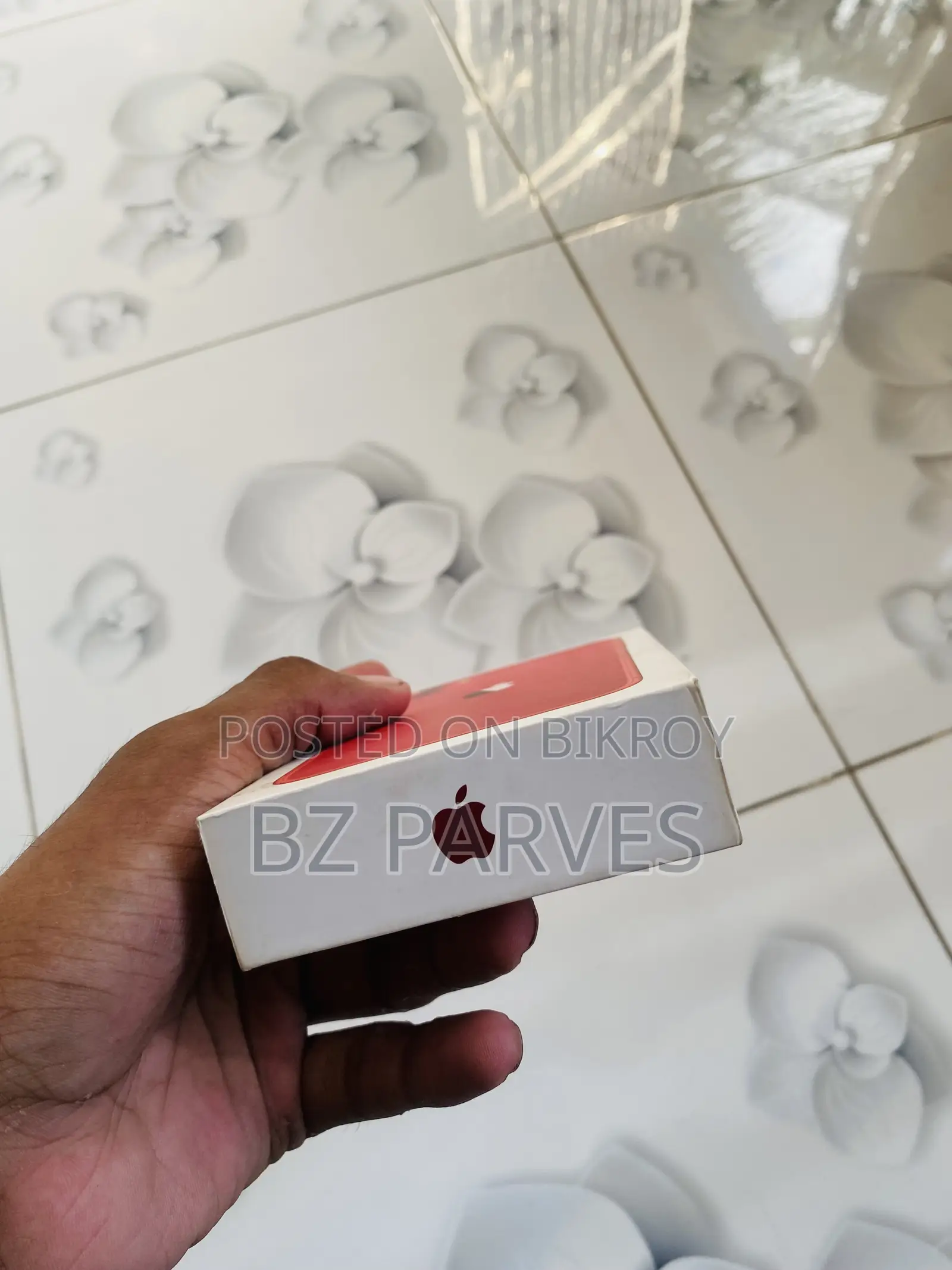 New Apple iPhone 11 128 GB Red