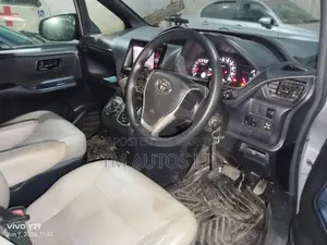 Toyota Noah 2017 Silver