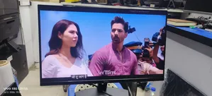 ২২" ডেল বর্ডারলেস মনিটর