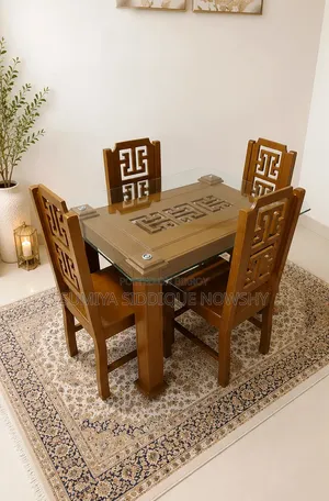 ৪ আসনের ডাইনিং টেবিল