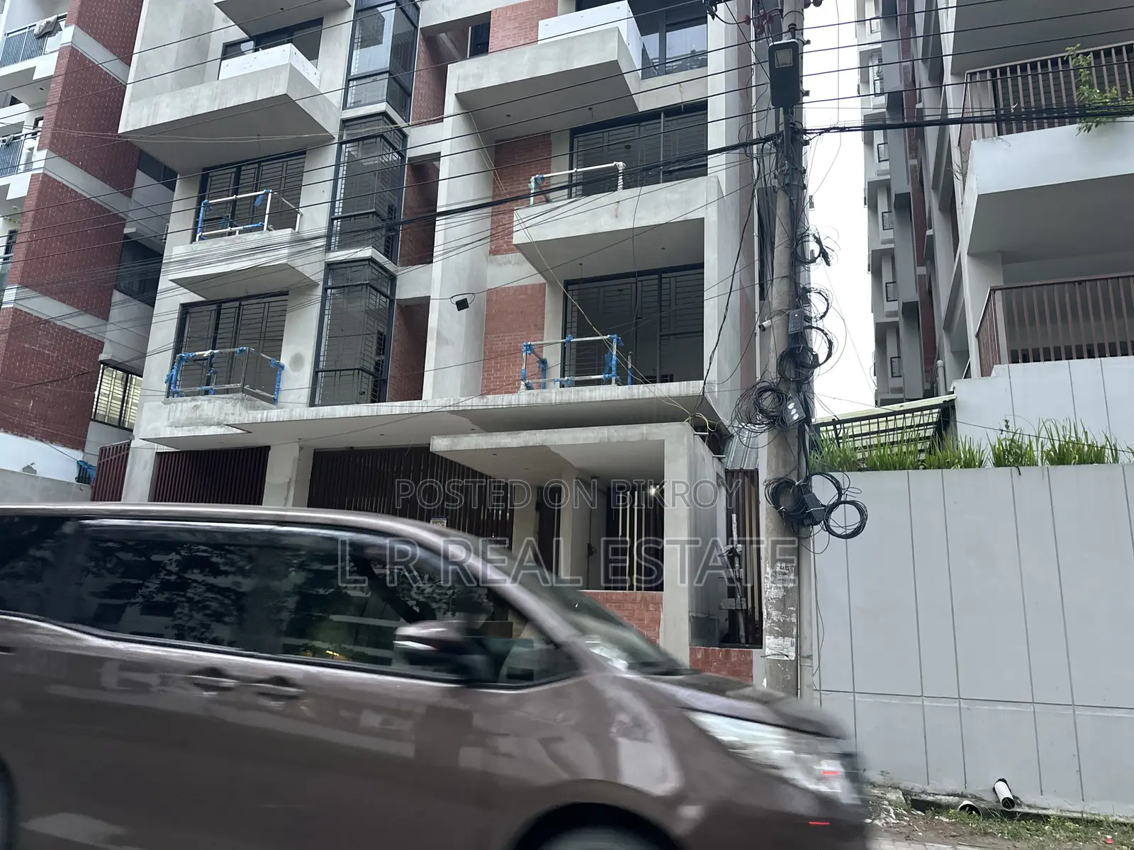 Block-I, 10-Katha, 40' 40' Road Corner Plot Sell Bashundhara R/A