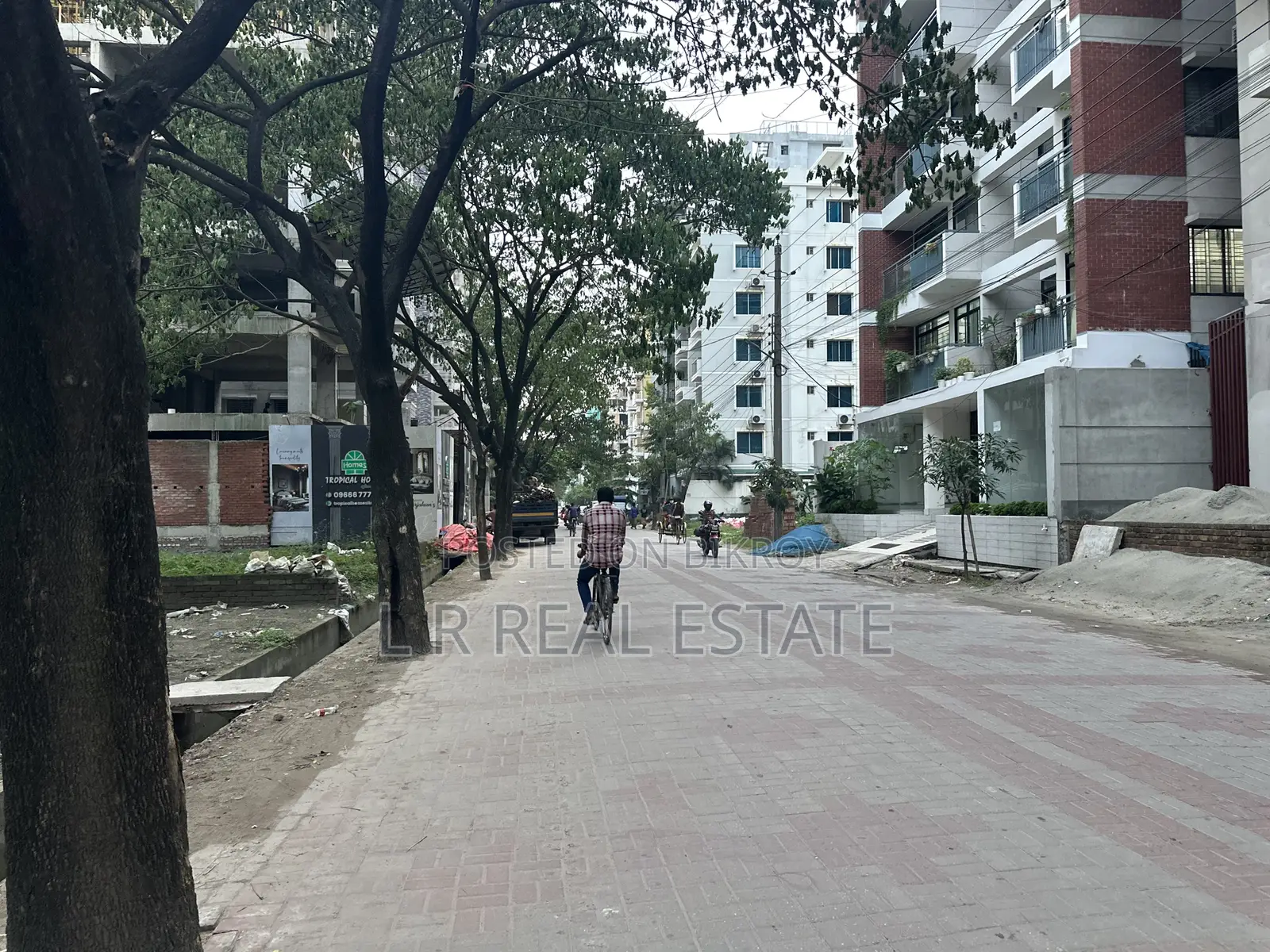 Block-I, 10-Katha, 40' 40' Road Corner Plot Sell Bashundhara R/A