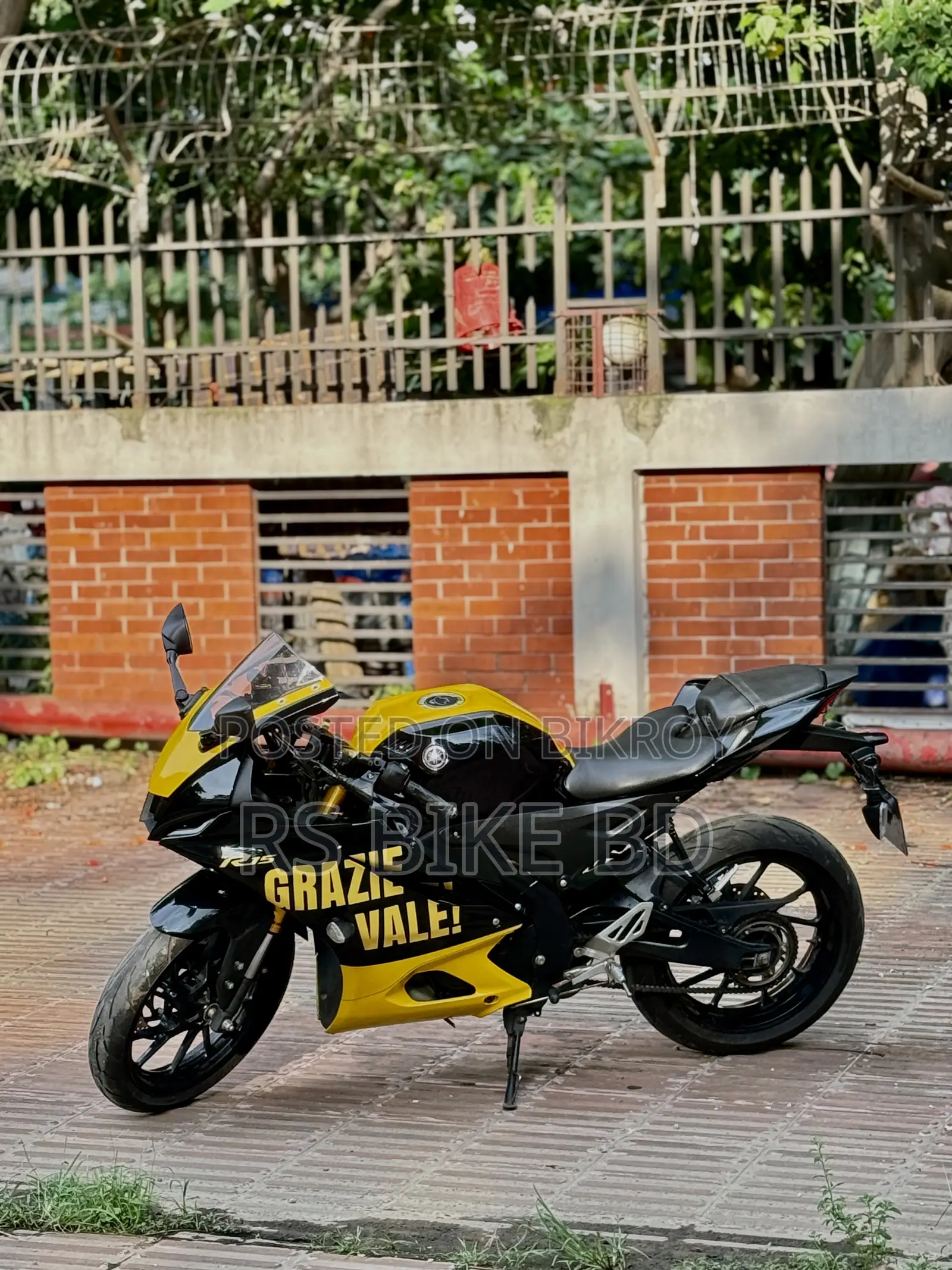 ইয়ামাহা ২০২৪ কালো