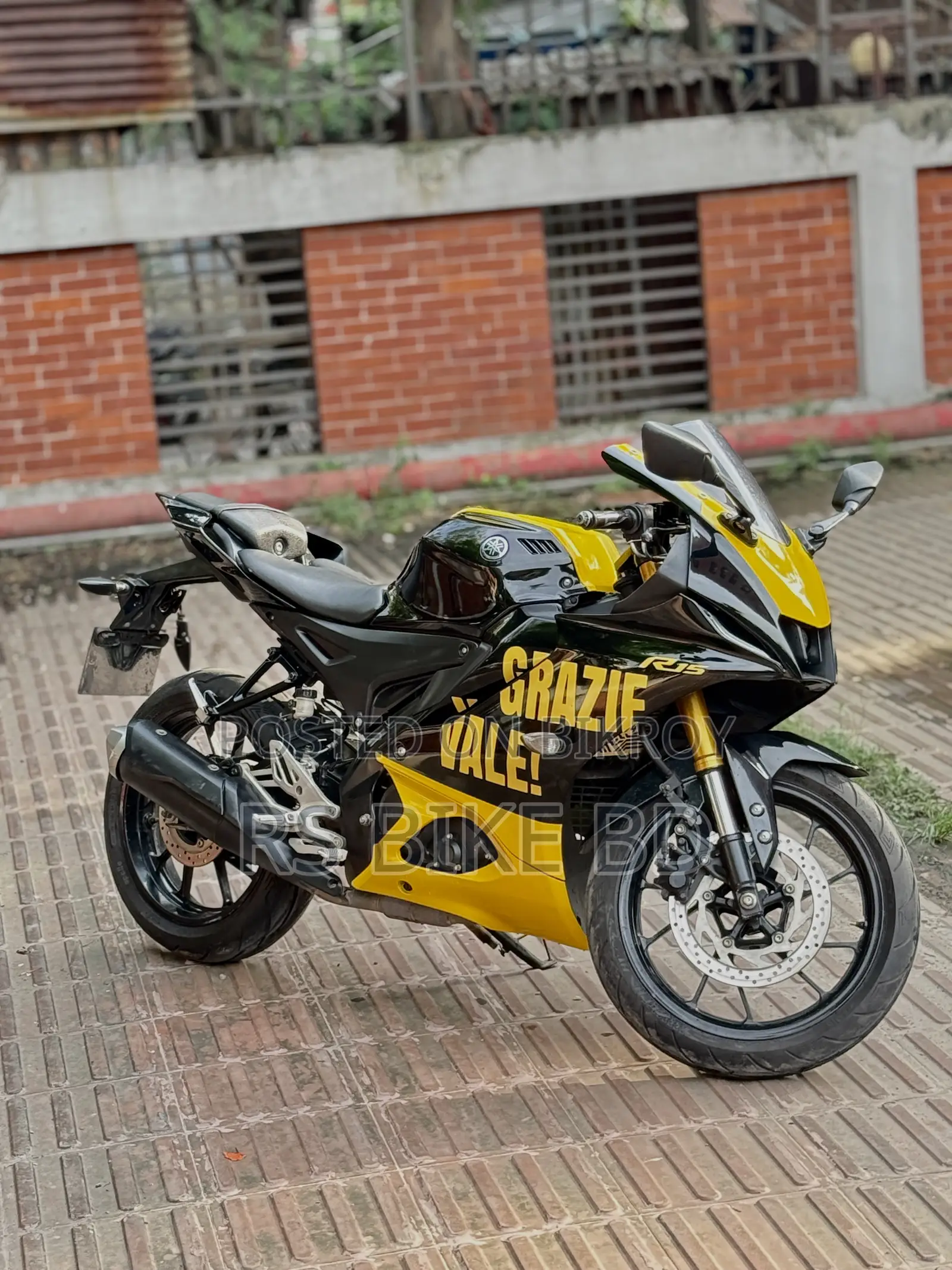 ইয়ামাহা ২০২৪ কালো