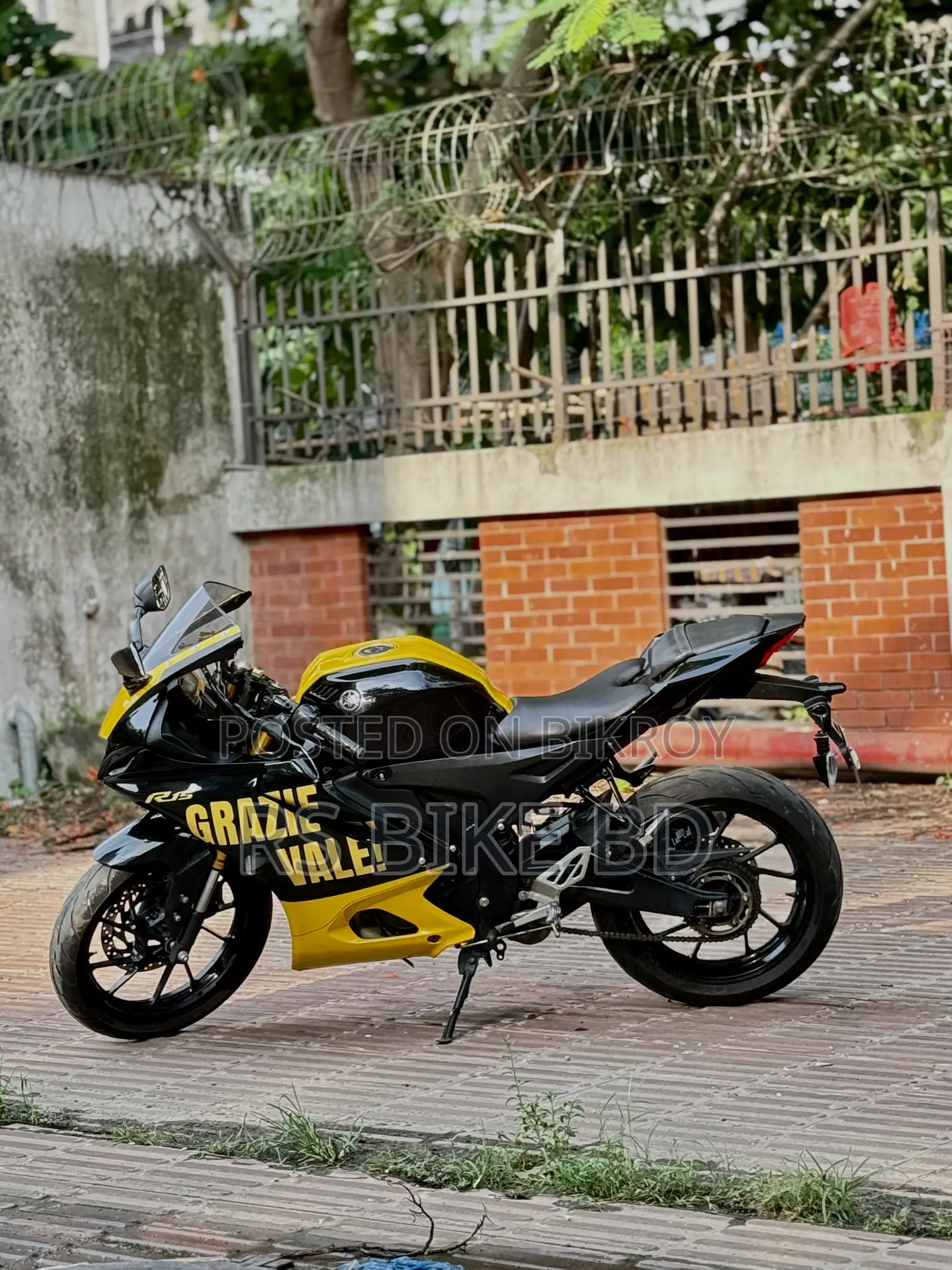 ইয়ামাহা ২০২৪ কালো