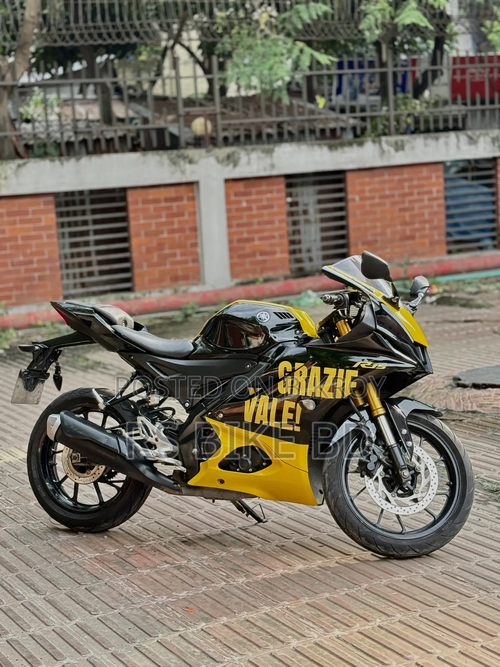ইয়ামাহা ২০২৪ কালো