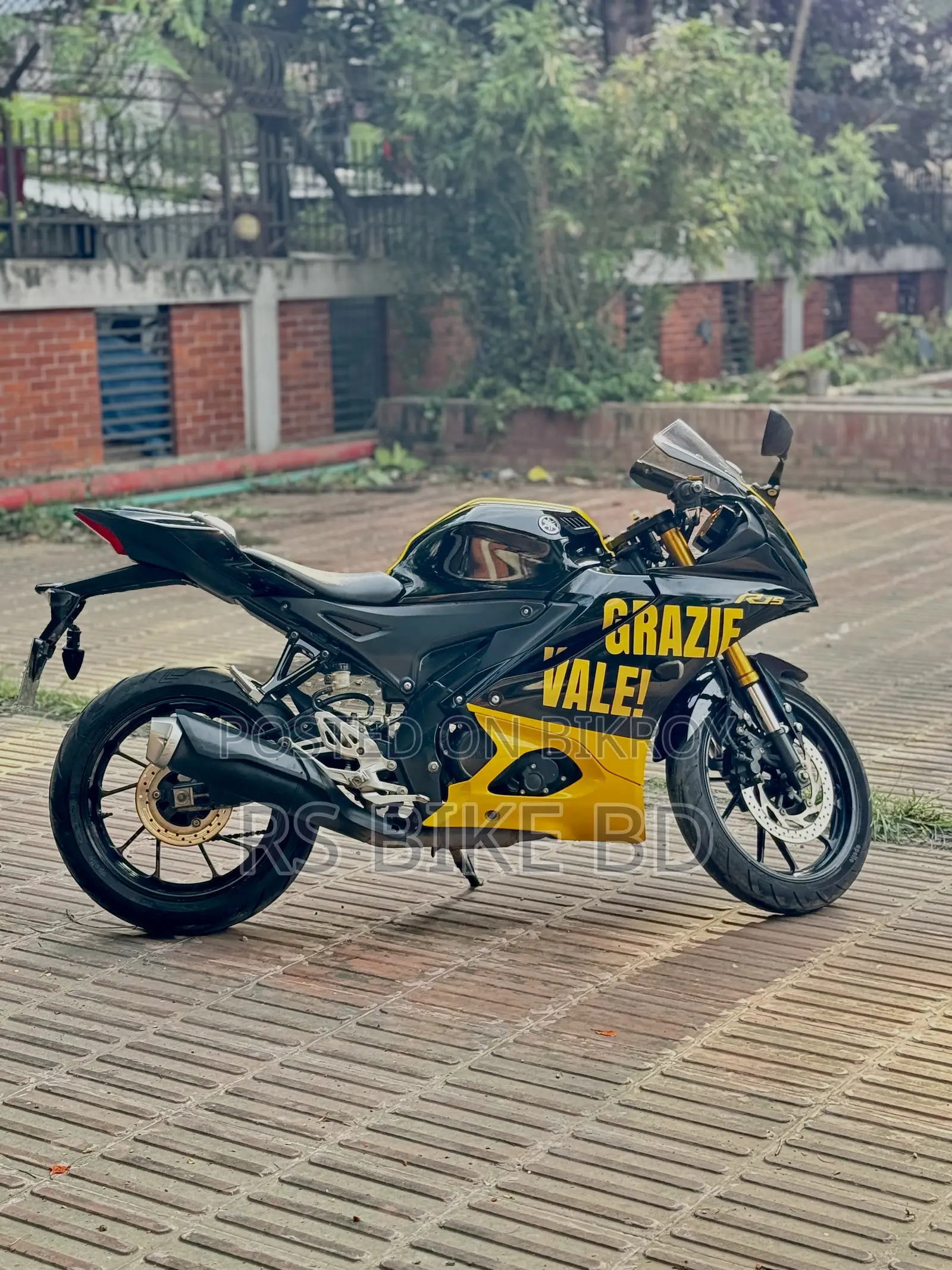 ইয়ামাহা ২০২৪ কালো