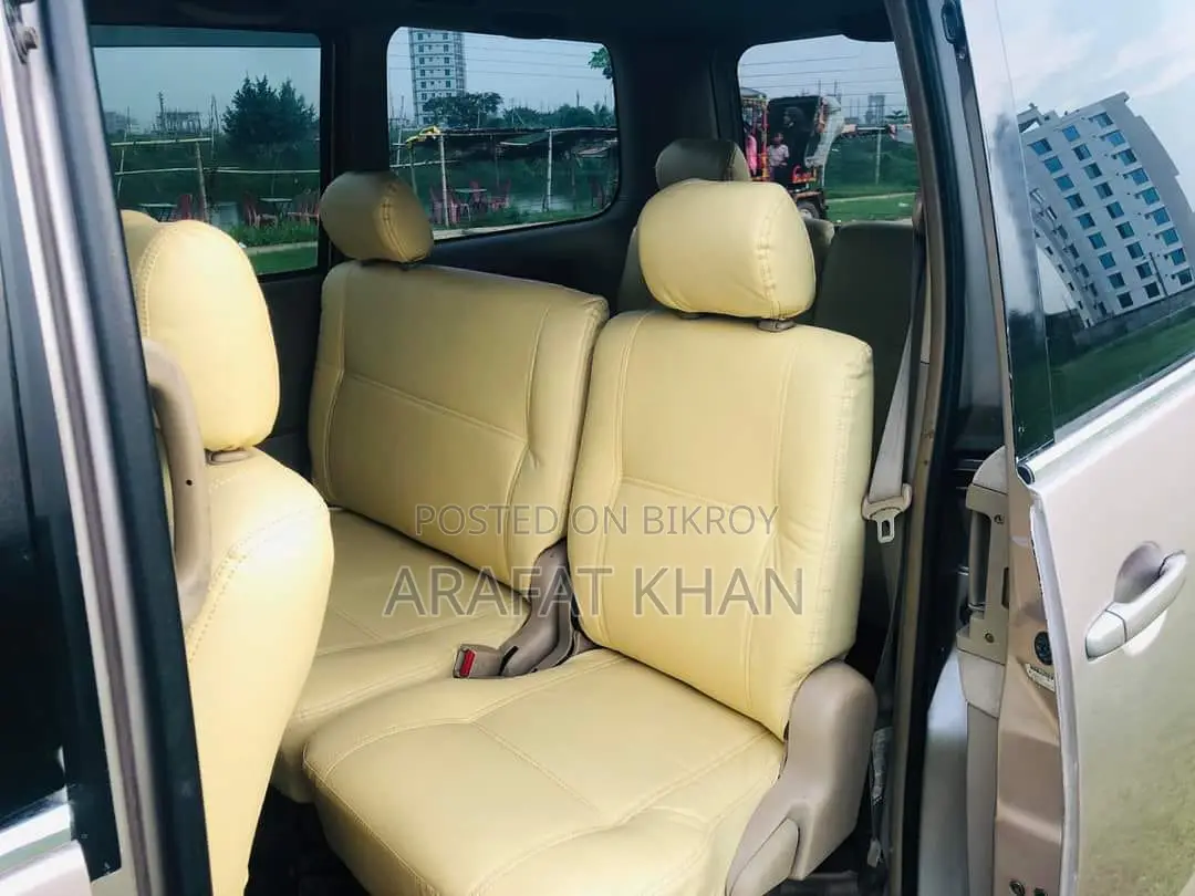 Toyota Noah 2.0 AWD (8 Seater) 2006 Gold