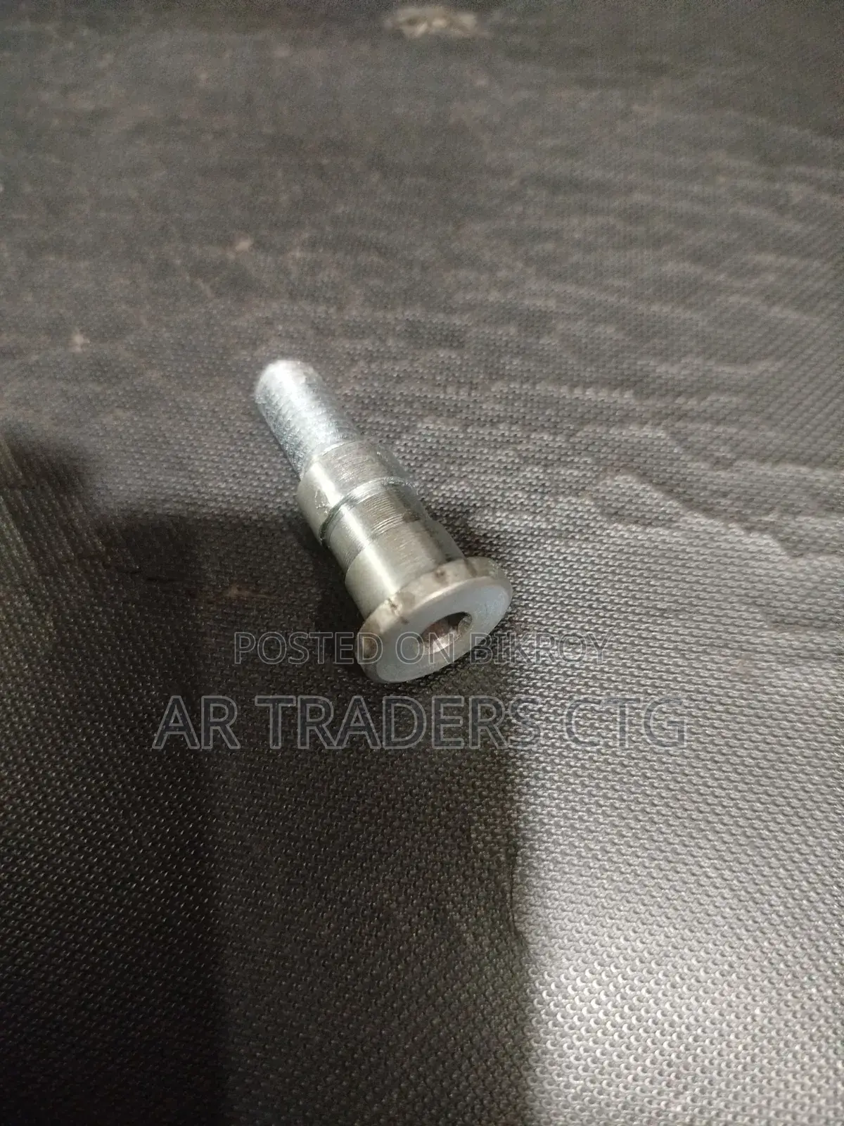 Yamaha Motorcycle Gear Shift Lever Pivot Bolt / Gear Pedal Bolt
