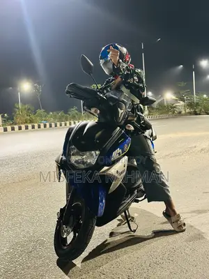 ইয়ামাহা ২০২৫ নীল