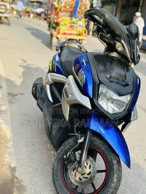 ইয়ামাহা ২০২৫ নীল