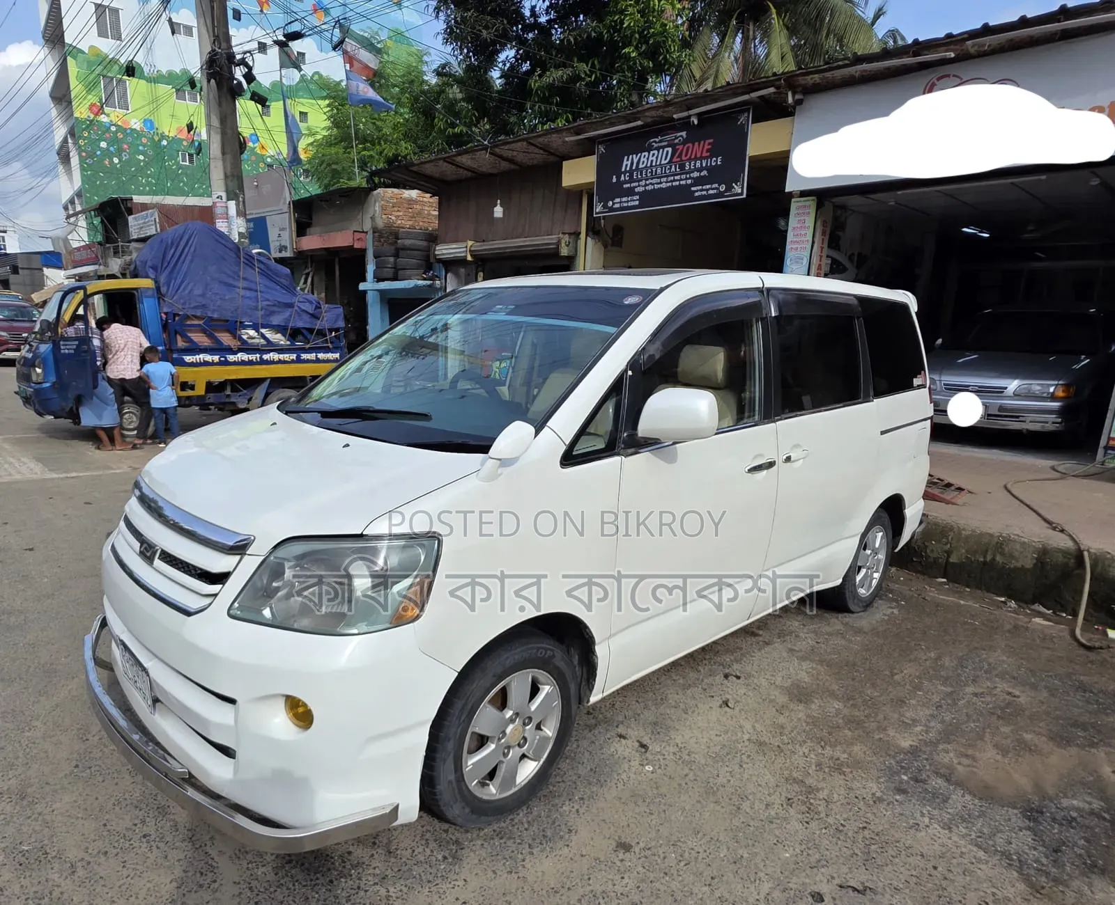Toyota Noah 2004 White