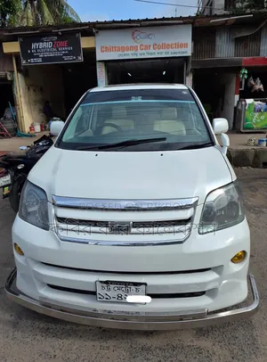 Toyota Noah 2004 White