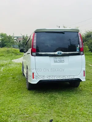 Toyota Esquire 2015 Pearl