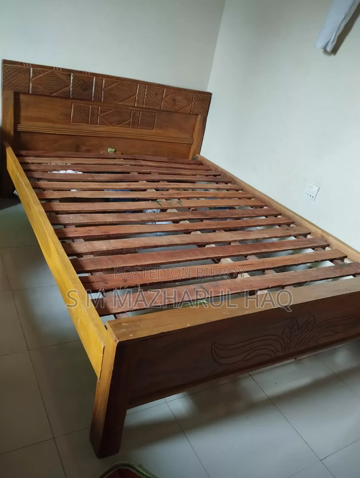 Used Wood Bed 5'-7', Very good Condition
