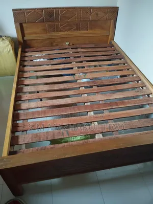 Used Wood Bed 5'-7', Very good Condition