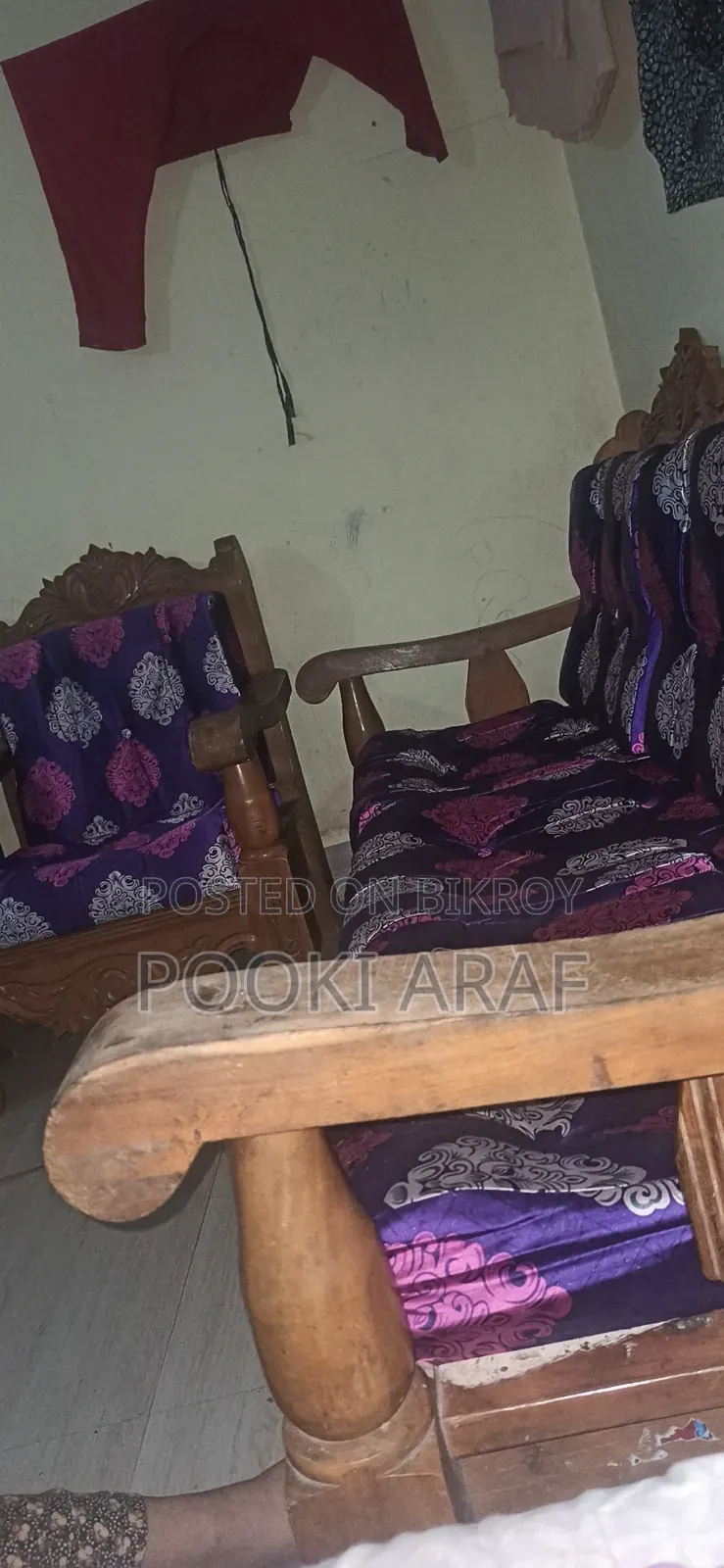 ৫ সিটের (৩+১+১) কাঠের সোফা সেট বিক্রি করা হবে।