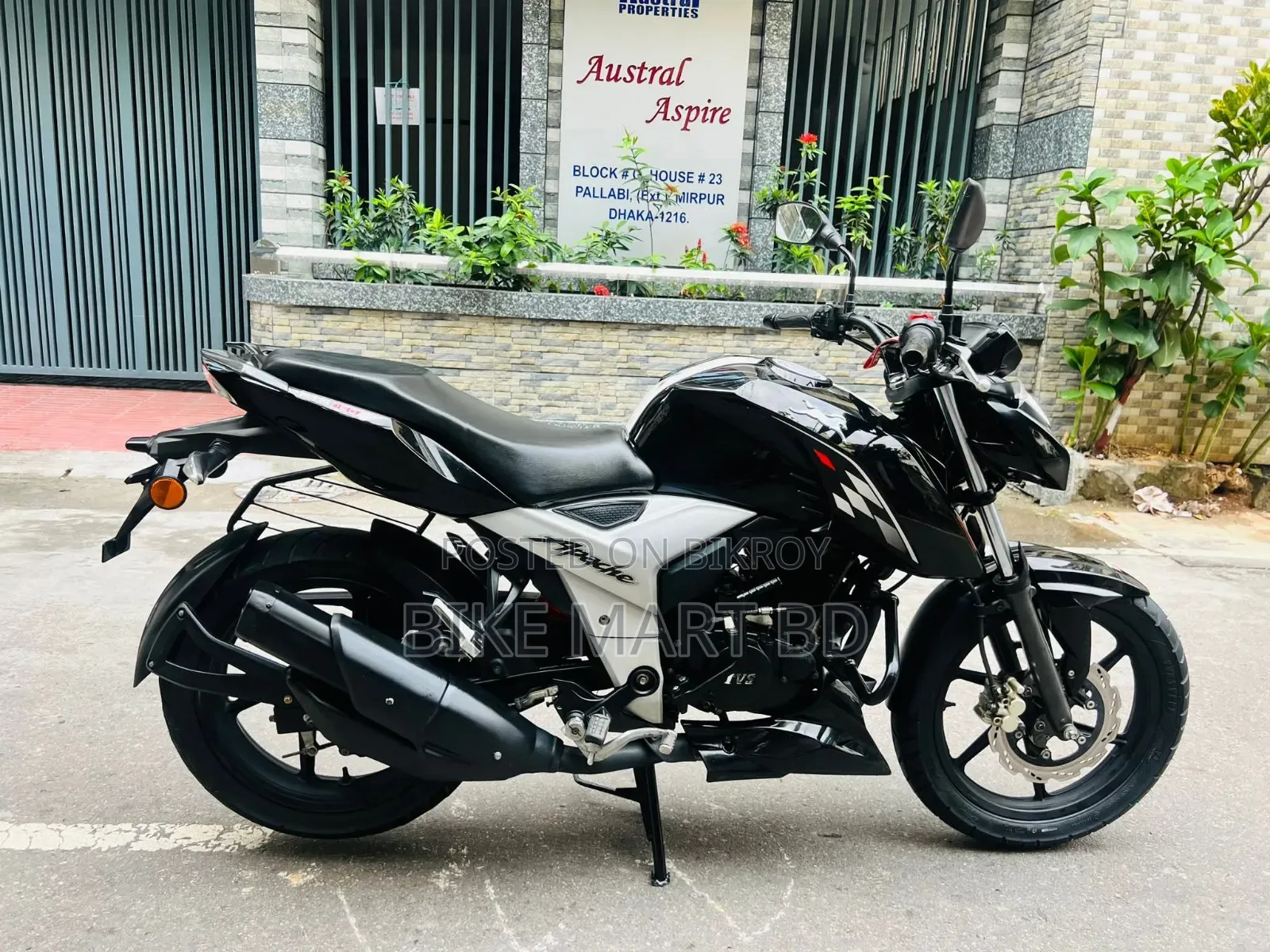 টিভিএস অ্যাপাচি আরটিআর ১৬০ ৪ভি ২০২৩ কালো