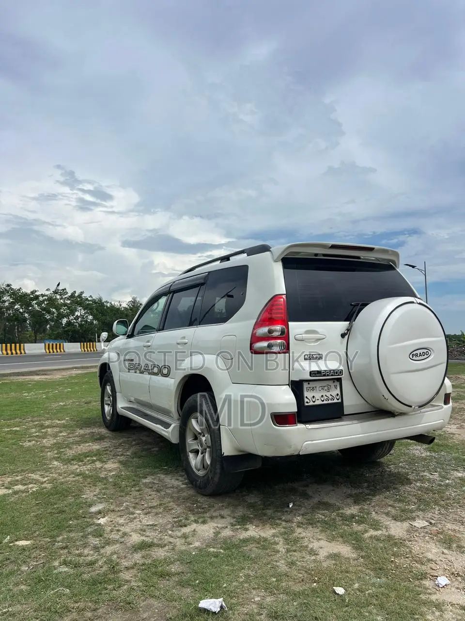 টয়োটা ল্যান্ড ক্রুজার প্রাডো ২০০৭ সাদা