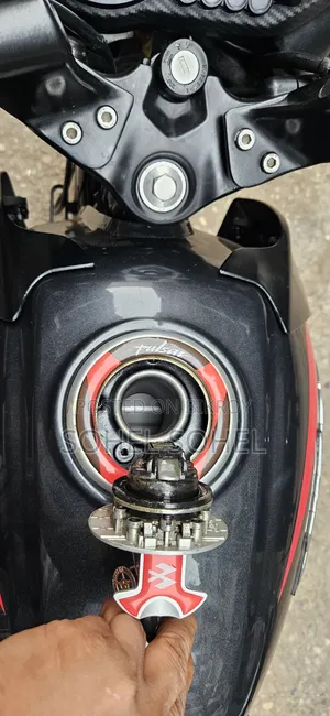 Bajaj Pulsar 150 2022 Orange