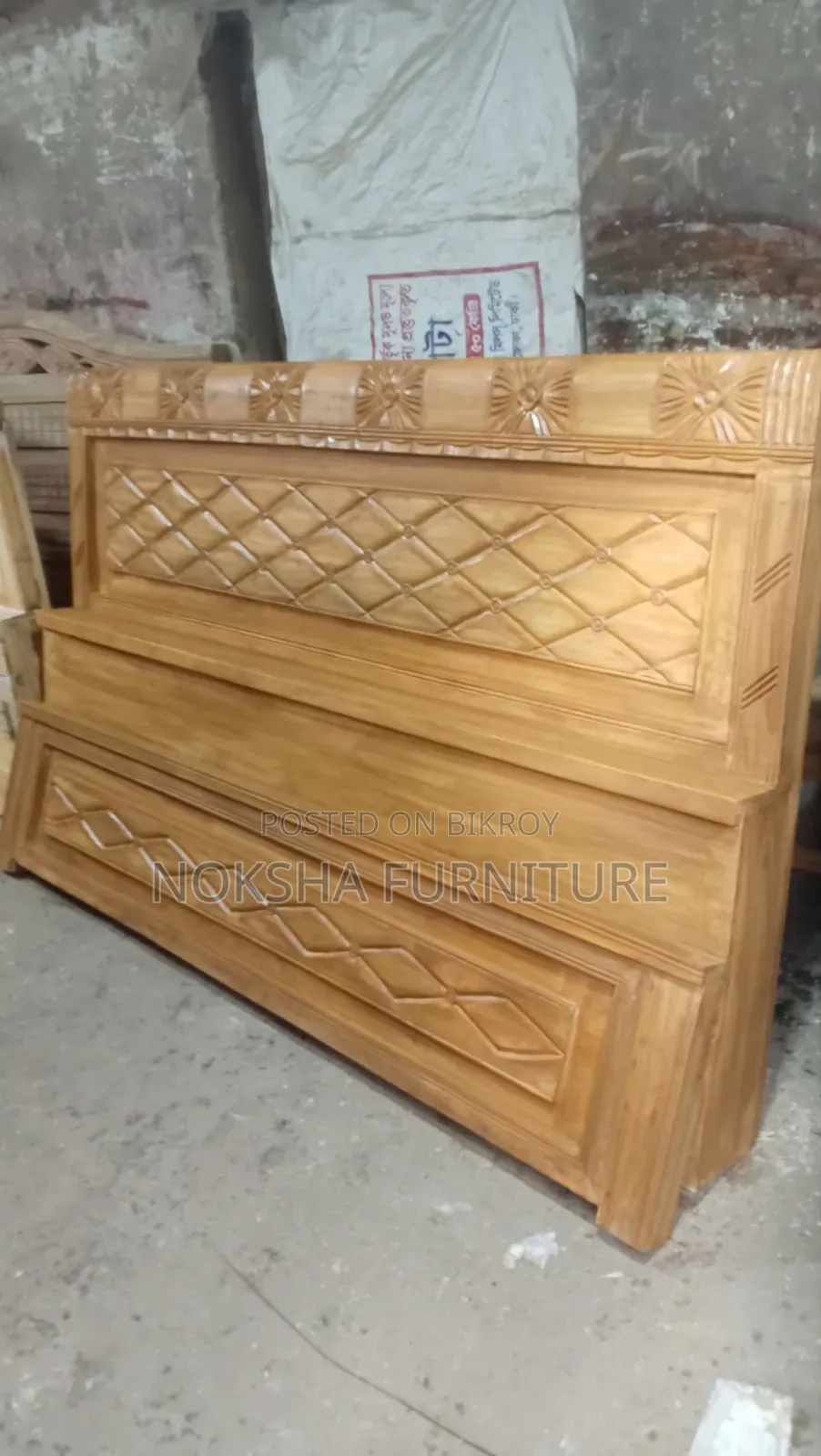 Beds are being sold at the same price for wholesale and retail