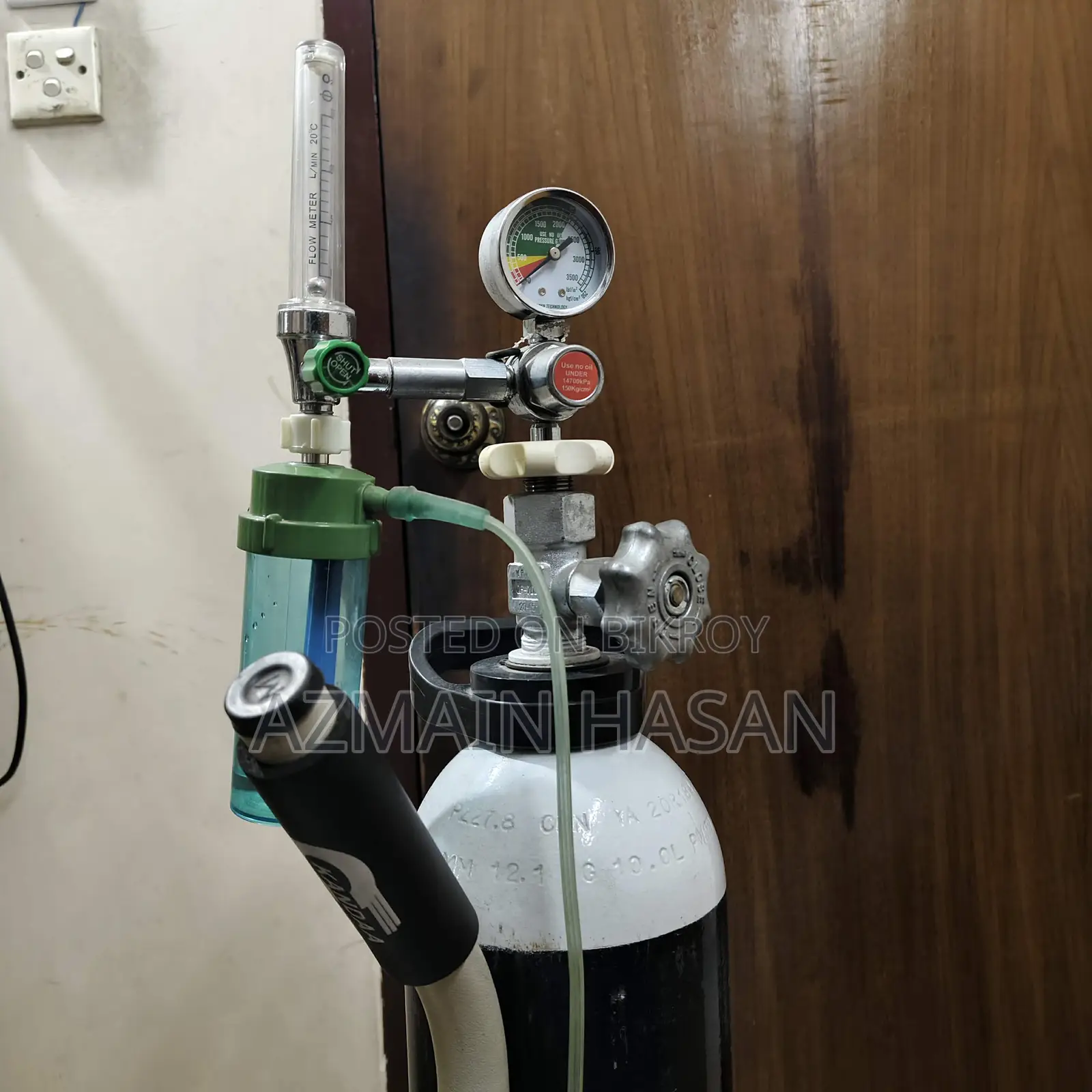 Oxygen Cylinder and Mask