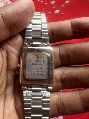 ঘড়ি বিক্রির জন্য