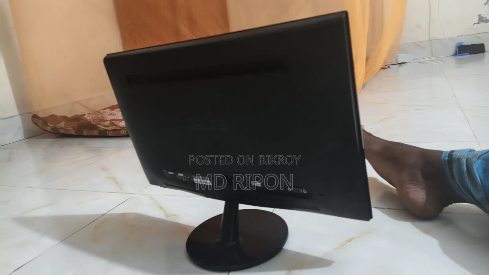 Urgent need for money, so I am selling this full fresh condition monitor.